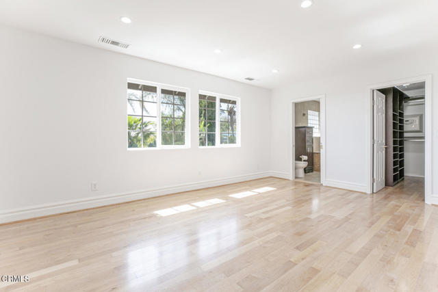 8857 Bluffdale Dr, Sun Valley CA: https://media.crmls.org/mediaz/c8230bc1-812d-4fea-9959-19a9df67f9df.jpg
