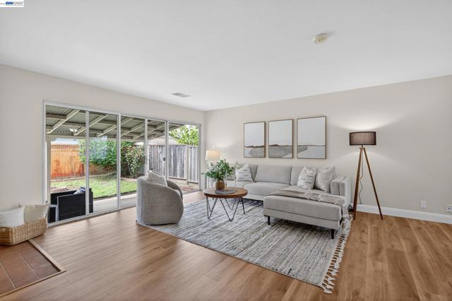 Image 3 of 32 For 15753 Via Sonata