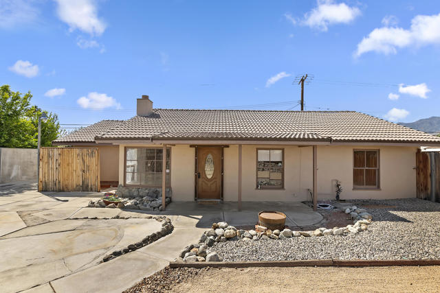 3933 E Calle San Antonio, Palm Springs CA: https://media.crmls.org/mediaz/c823c037-6109-4791-a516-eb1ae0c082d5.jpg