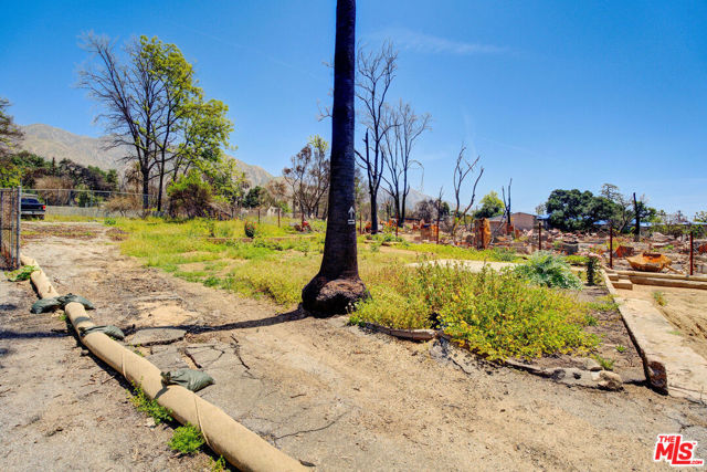 691 E Pine Street, Altadena CA: https://media.crmls.org/mediaz/c823f81d-cc88-4122-85db-276fbb255410.jpg