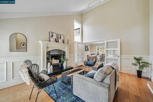 732 Graham Ct, Danville CA: https://media.crmls.org/mediaz/c8251980-7932-4a57-96dd-7640392285bc.jpg