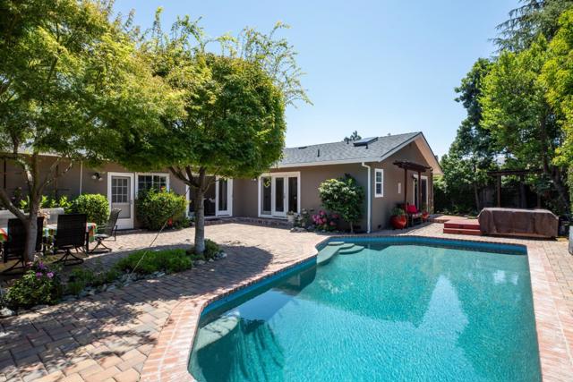 2726 Saint Giles Lane, Mountain View CA: https://media.crmls.org/mediaz/c8252b59-f62d-4a18-9877-b3aba2405259.jpg