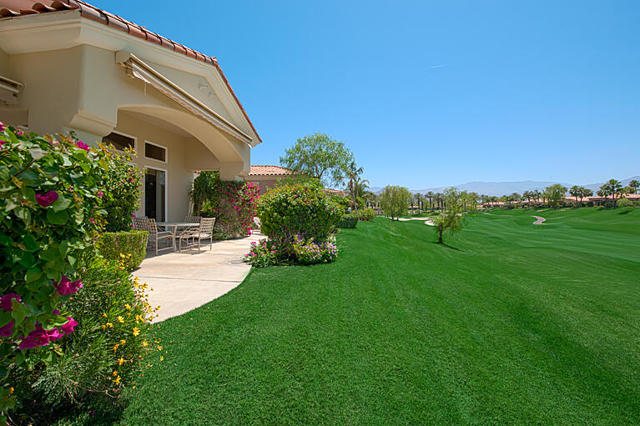379 Tomahawk Drive, Palm Desert CA: https://media.crmls.org/mediaz/c825384c-851c-4ab8-96ac-616ed4c68e90.jpg