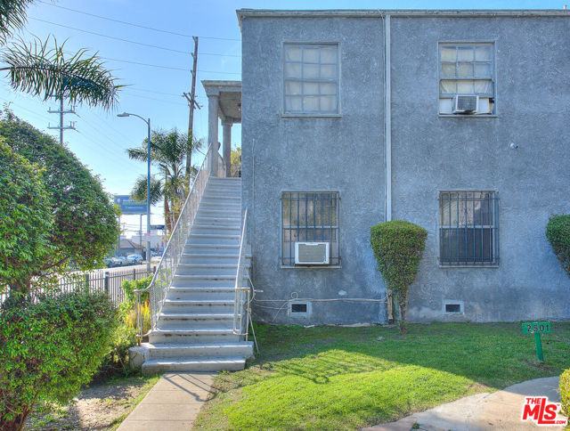 2501 Venice Boulevard, Los Angeles CA: https://media.crmls.org/mediaz/c825c0cd-c219-4a17-a97e-63341c3ed155.jpg