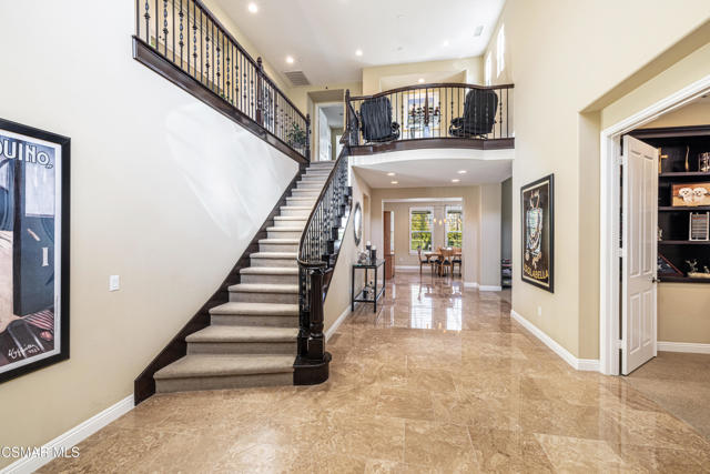 4024 Eagle Flight Drive, Simi Valley CA: https://media.crmls.org/mediaz/c825d1d9-461c-4d68-9e02-4c1ab0e3d0ac.jpg