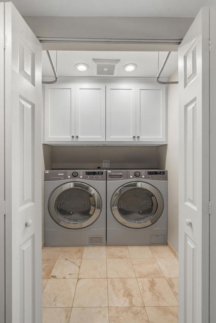 Laundry Room Virtual Stage