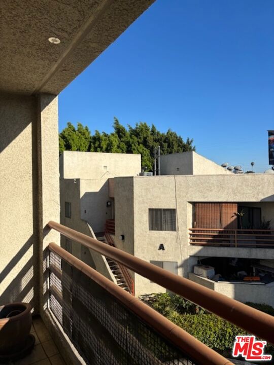 https://media.crmls.org/mediaz/c8262c15-88a1-4507-8edd-cd0864e0cc0c.jpg?preset=X-Large