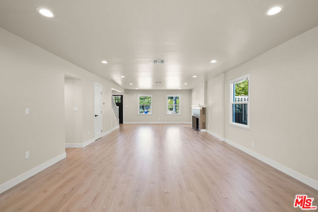 6648 Peach Avenue photo 8