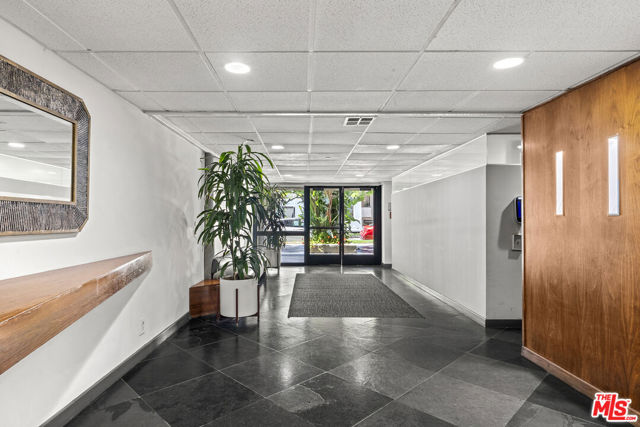 750 N Kings Road, West Hollywood CA: https://media.crmls.org/mediaz/c8270418-d07c-44e4-b52b-d21440e69665.jpg