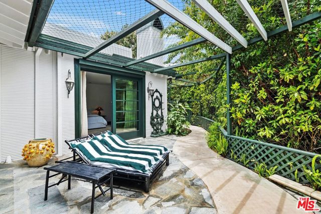 26799 Pacific Coast Highway, Malibu CA: https://media.crmls.org/mediaz/c8272d18-9e12-4f68-a86f-0be2935808c8.jpg
