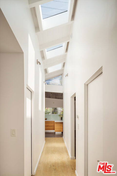 2501 Walnut Avenue, Venice CA: https://media.crmls.org/mediaz/c8276aec-2f98-4364-8b3f-74f88a799f2d.jpg