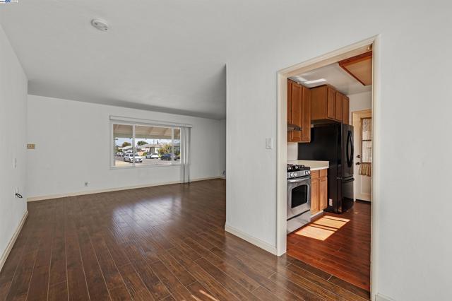 1250 147th Ave, San Leandro CA: https://media.crmls.org/mediaz/c8279b0d-63e4-4f33-bc3a-e658df69e2e1.jpg