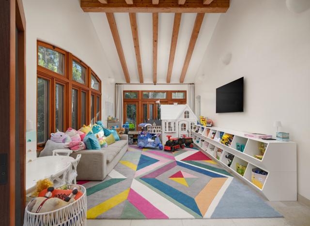 2665 Idle Hour Lane, La Jolla CA: https://media.crmls.org/mediaz/c827b93d-e336-4a48-a40a-ccdf17fc5dce.jpg