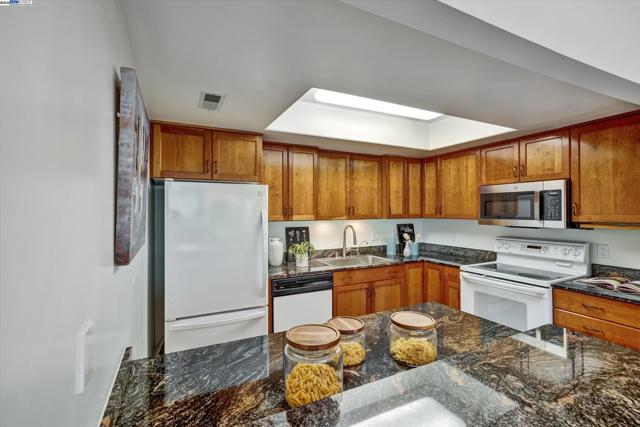 2841 Ptarmigan Dr, Walnut Creek CA: https://media.crmls.org/mediaz/c827d575-6e4a-48a9-8491-f941382a16be.jpg