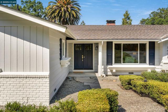 3402 Goyak Dr, Lafayette CA: https://media.crmls.org/mediaz/c828448a-5297-4720-bde1-90889e244fdf.jpg