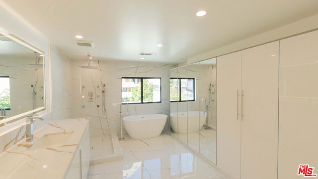 10520 Ashton Avenue, Los Angeles CA: https://media.crmls.org/mediaz/c82891c5-d280-4dfa-a268-fac3a4448c7a.jpg