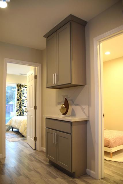 2412 8Th St, Berkeley CA: https://media.crmls.org/mediaz/c8293035-29c3-41af-aafd-10115096aec7.jpg