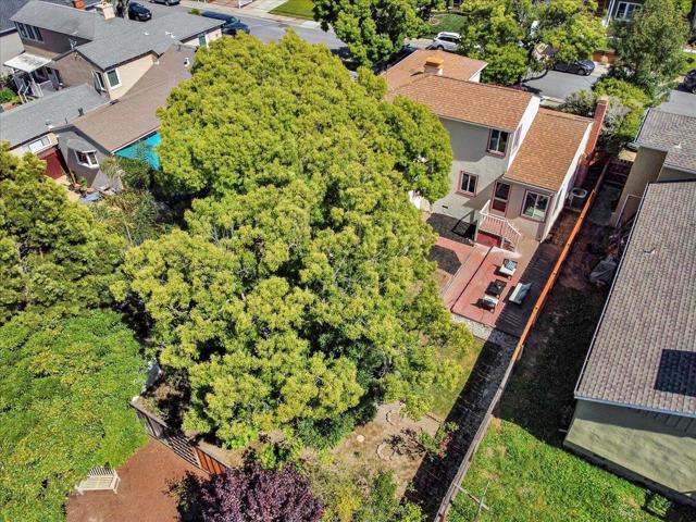 526 Sylvan Avenue, San Mateo CA: https://media.crmls.org/mediaz/c8297a6c-cd23-4367-8e8a-28507f2baa03.jpg