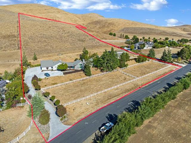 5955 Diablo Hills Road, Tres Pinos CA: https://media.crmls.org/mediaz/c82a1f98-ccee-4685-bedc-274e398860d8.jpg