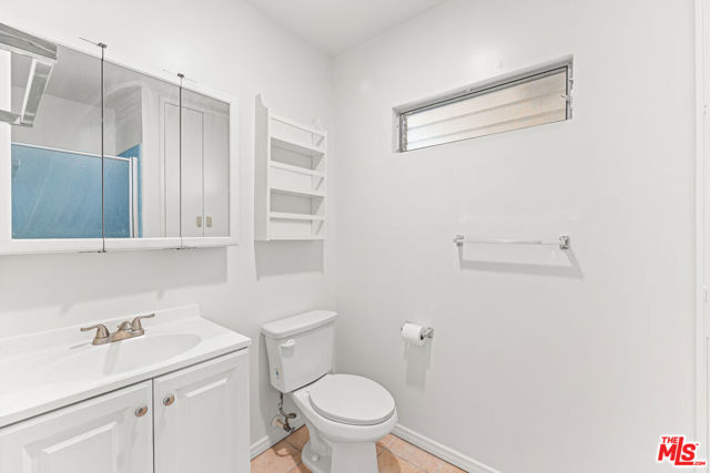 5013 Catalon Avenue, Woodland Hills CA: https://media.crmls.org/mediaz/c82afa7f-4017-4889-8702-e4923040171d.jpg