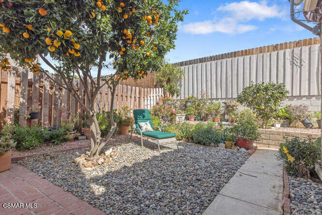 5837 Cochran Street, Simi Valley CA: https://media.crmls.org/mediaz/c82b1e03-1ef0-4b64-8e51-7069d88840d7.jpg