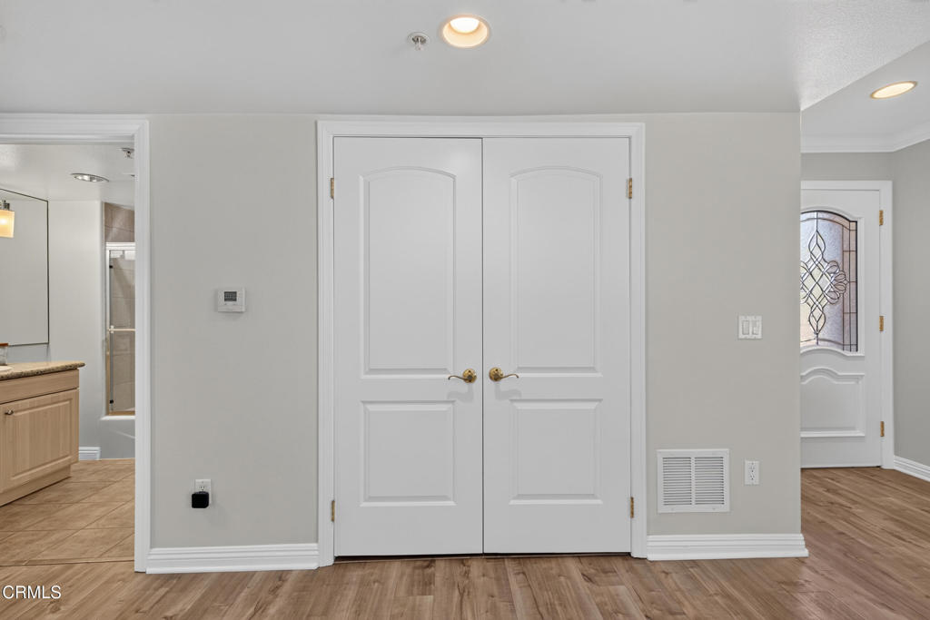 https://media.crmls.org/mediaz/c82b7104-3b3f-4d01-be05-3a85b09eccde.jpg?preset=X-Large