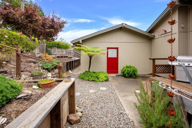 7547 Arden Way, Aptos CA: https://media.crmls.org/mediaz/c82c0ecc-2115-4eff-bc2e-aaf5a8083106.jpg