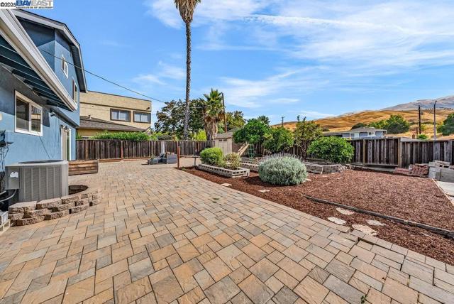 48346 Cottonwood St, Fremont CA: https://media.crmls.org/mediaz/c82c7212-7aea-4be7-bc1f-aa140824f52b.jpg