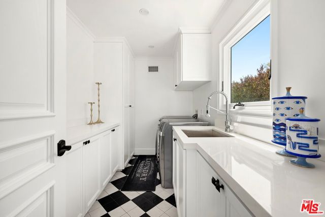1472 N Kings Road, West Hollywood CA: https://media.crmls.org/mediaz/c82c8721-3088-4971-8427-dd6f7cc5f3bd.jpg