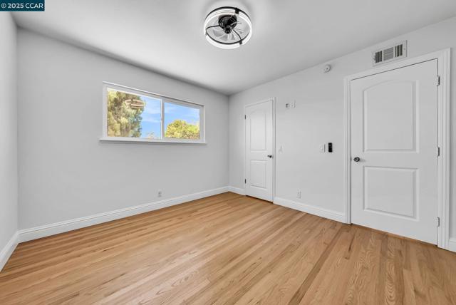 37643 Crocus Ct, Newark CA: https://media.crmls.org/mediaz/c82d6349-9938-42b7-b575-1ef941bfdc17.jpg