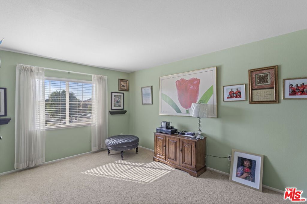 https://media.crmls.org/mediaz/c82dfd0d-f38a-4dcc-b311-e6fe715c6b3c.jpg?preset=X-Large