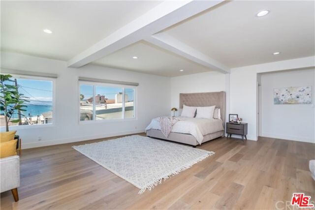 135 WATERVIEW Street photo 4