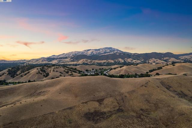 25 Mackenzie, Danville CA: https://media.crmls.org/mediaz/c82f957f-0678-4daf-91ec-34bd8caaeb6b.jpg