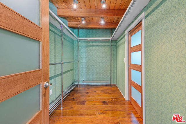 1470 N Tigertail Road, Los Angeles CA: https://media.crmls.org/mediaz/c82fed03-7eca-48ec-bf35-bf26da40cf94.jpg