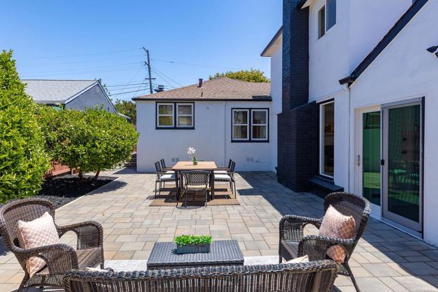 1032 Toyon Drive, Burlingame CA: https://media.crmls.org/mediaz/c8301467-112f-420f-9d49-d729c982e198.jpg
