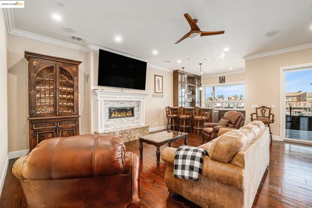 2012 Windward Pt, Discovery Bay CA: https://media.crmls.org/mediaz/c830c653-7bb7-4df5-b323-b56319a2563b.jpg