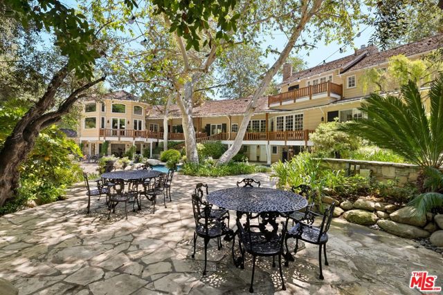 4535 Vanalden Avenue, Tarzana CA: https://media.crmls.org/mediaz/c830f6a0-2199-42ea-bb96-1abe5974feee.jpg