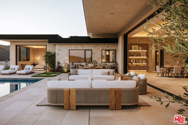 13674 Bayliss Road, Los Angeles CA: https://media.crmls.org/mediaz/c83158a5-62fe-483b-b43a-9ebad481ef6d.jpg