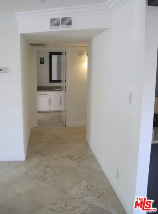 524 E Hazel Street, Inglewood CA: https://media.crmls.org/mediaz/c8319dd4-cbae-49b2-b0b0-ccb2719ee8a0.jpg