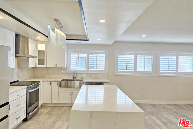 18130 Oxnard Street, Tarzana CA: https://media.crmls.org/mediaz/c8328920-3082-481b-b1cd-3ff345bffd54.jpg