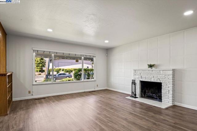 4105 Heyer Ave, Castro Valley CA: https://media.crmls.org/mediaz/c8337121-f2a8-46ba-90c2-43659f2368c0.jpg