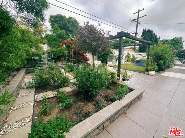 8212 Belford Avenue, Los Angeles CA: https://media.crmls.org/mediaz/c83374bb-f802-49b2-88c9-88744b4d9228.jpg