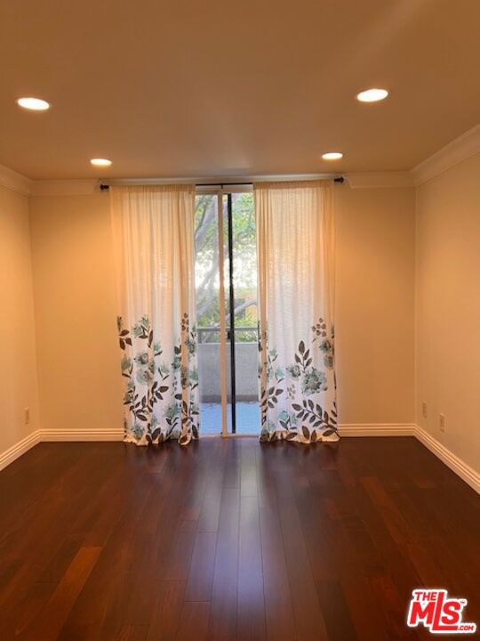 1880 Veteran Avenue, Los Angeles CA: https://media.crmls.org/mediaz/c833a704-329d-4d2d-bc94-fc5334a08267.jpg