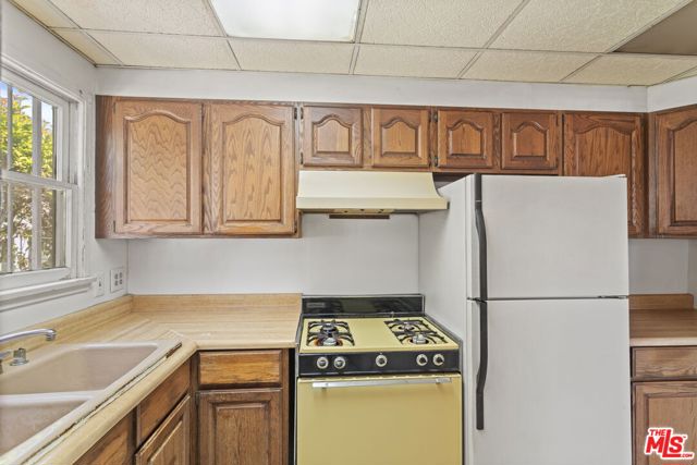 4030 Boise Avenue, Los Angeles CA: https://media.crmls.org/mediaz/c8345ae7-afd8-4c86-b328-3aeb96dd524f.jpg