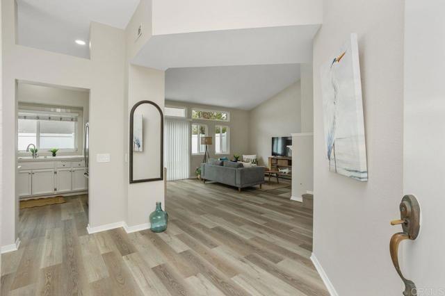 Detail Gallery Image 4 of 44 For 203 Triton Cir, Encinitas,  CA 92024 - 3 Beds | 2/1 Baths