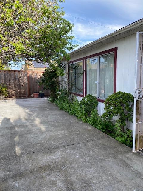 212 Iris Drive, Salinas CA: https://media.crmls.org/mediaz/c8350eaf-4f39-45c4-b894-a771724d4887.jpg