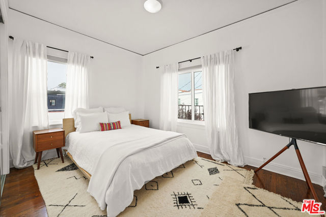 236 S 5th Avenue, Venice CA: https://media.crmls.org/mediaz/c8351534-03ff-4652-9bed-5d2ba4bc08fb.jpg