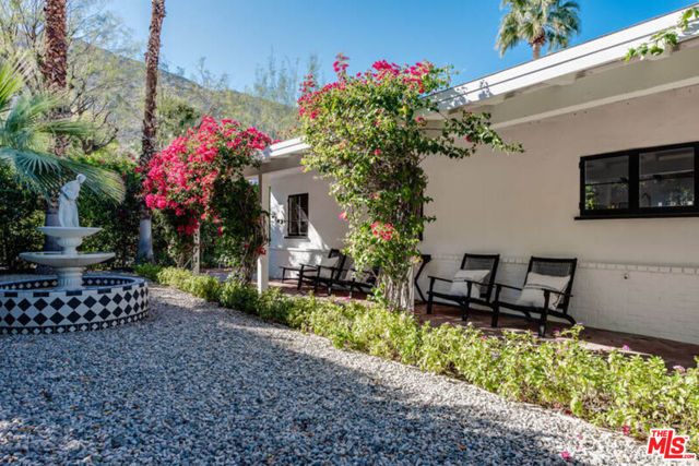 148 W Camino Descanso, Palm Springs, CA 92264