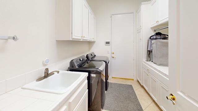34 Calle La Reina, Rancho Mirage CA: https://media.crmls.org/mediaz/c835edce-b617-4cc7-bc19-978b62309bd6.jpg