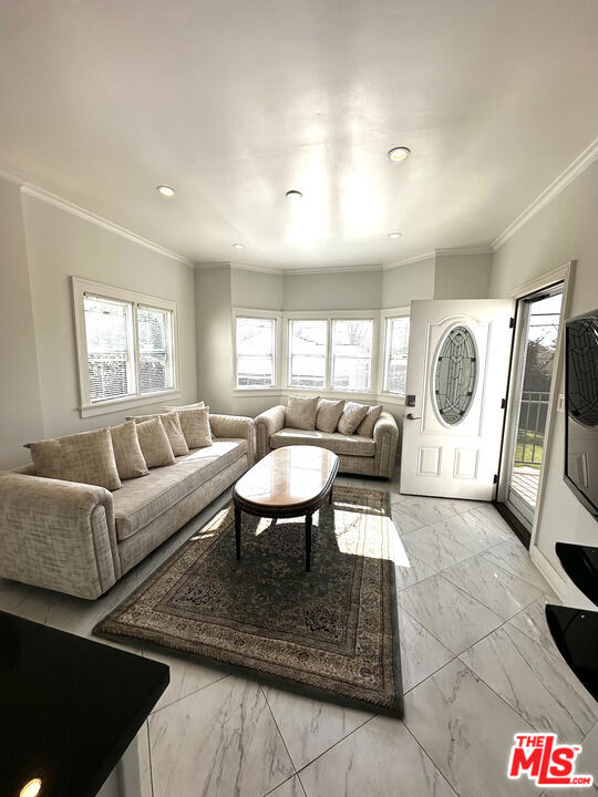 10736 Ashton Avenue, Los Angeles CA: https://media.crmls.org/mediaz/c8363948-f4b6-4723-8346-9d852e4462e7.jpg